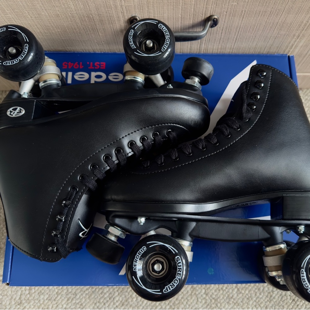 Riedell 111 Booster Indoor Roller Skates - Picture 5 of 6